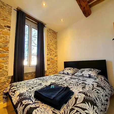 Freshly Tastefully Renovated Apartments In Heart Of Old Antibes Exterior photo