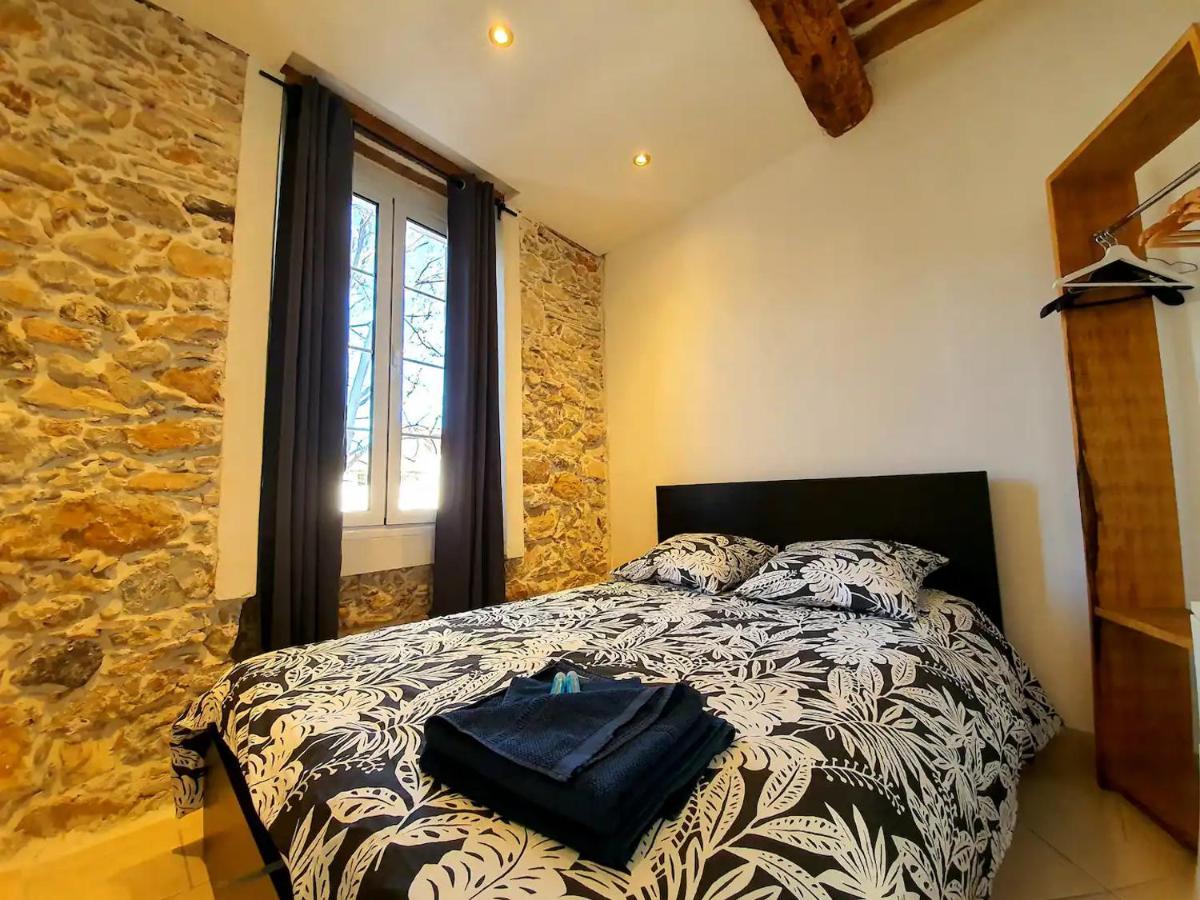 Freshly Tastefully Renovated Apartments In Heart Of Old Antibes Exterior photo